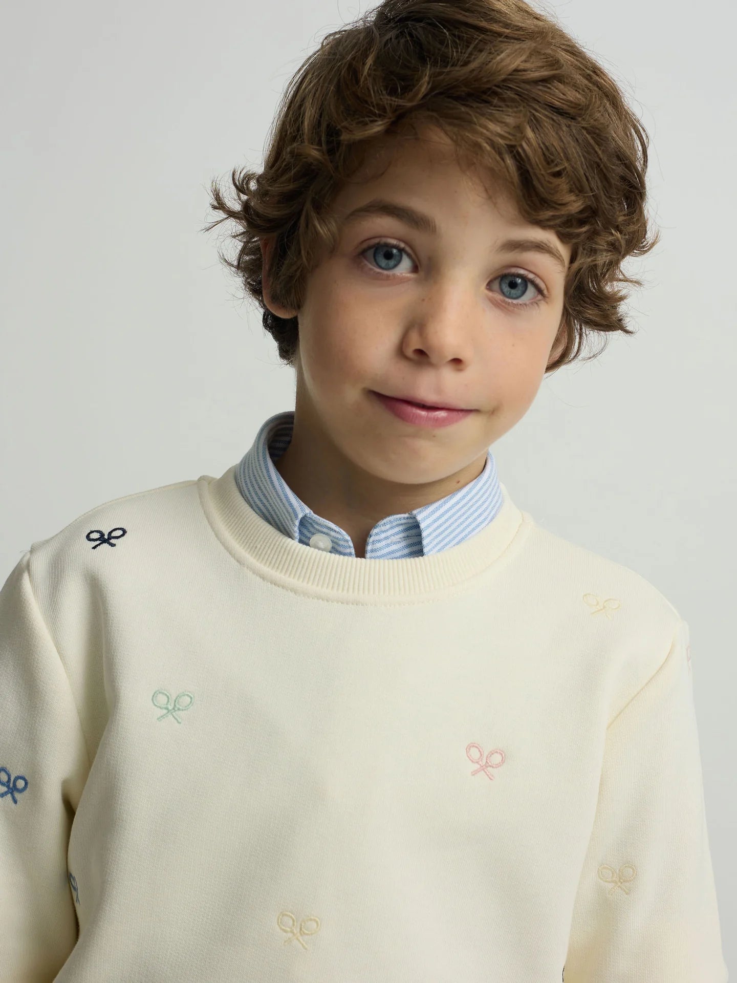 SUDADERA CREMA LOGOS
