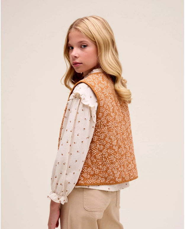 CHALECO CANELA FLORECILLAS