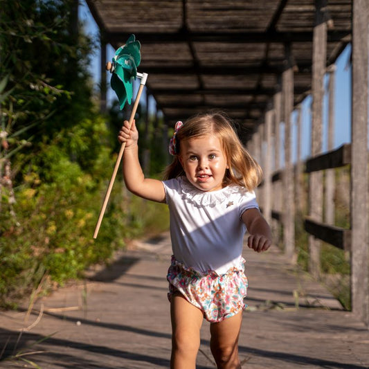 CAMISETA BLANCA CUELLO BORDADO