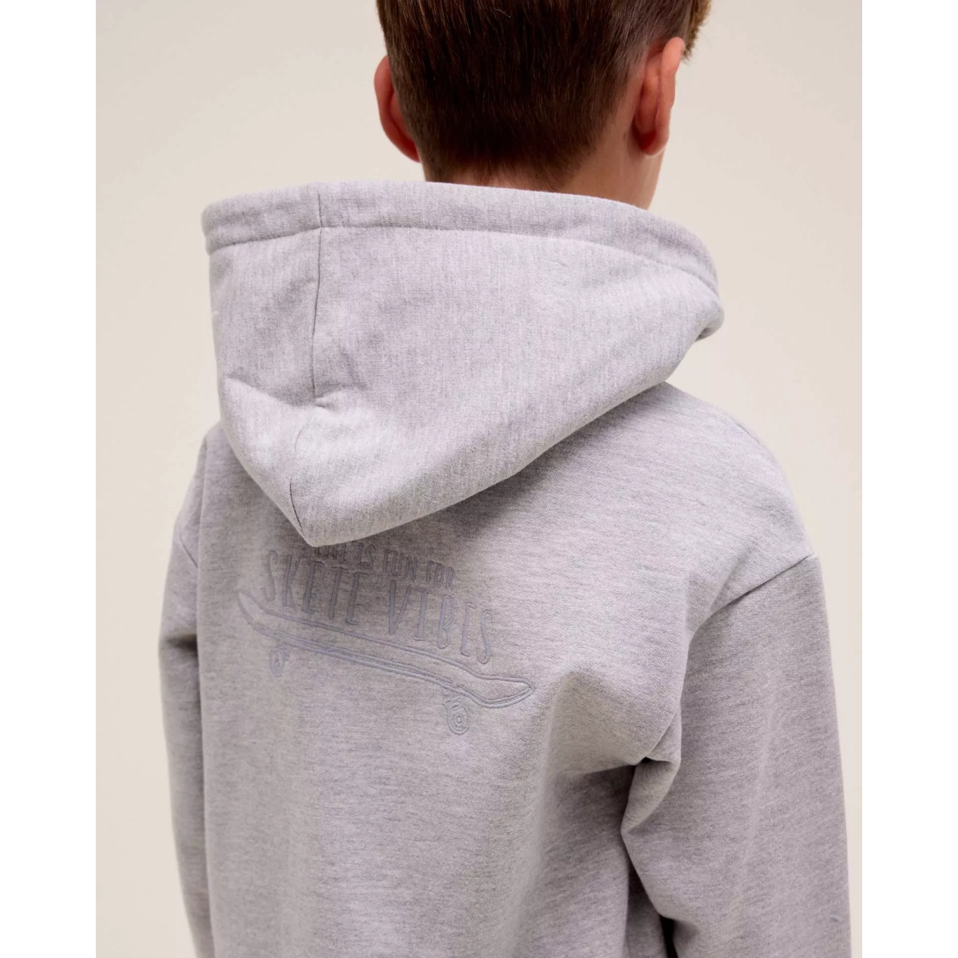 CHAQUETA CAPUCHA GRIS